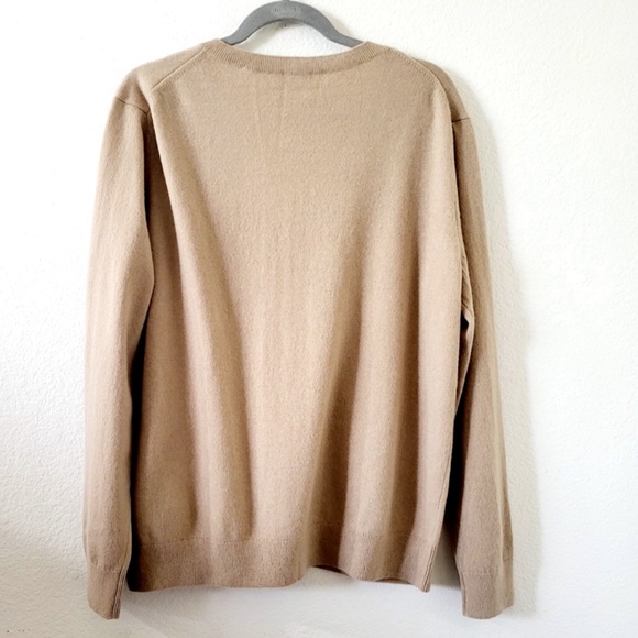 $348 Unworn Vince Weekend Cashmere V-Neck Sweater in Camel - Picture 9 of 10